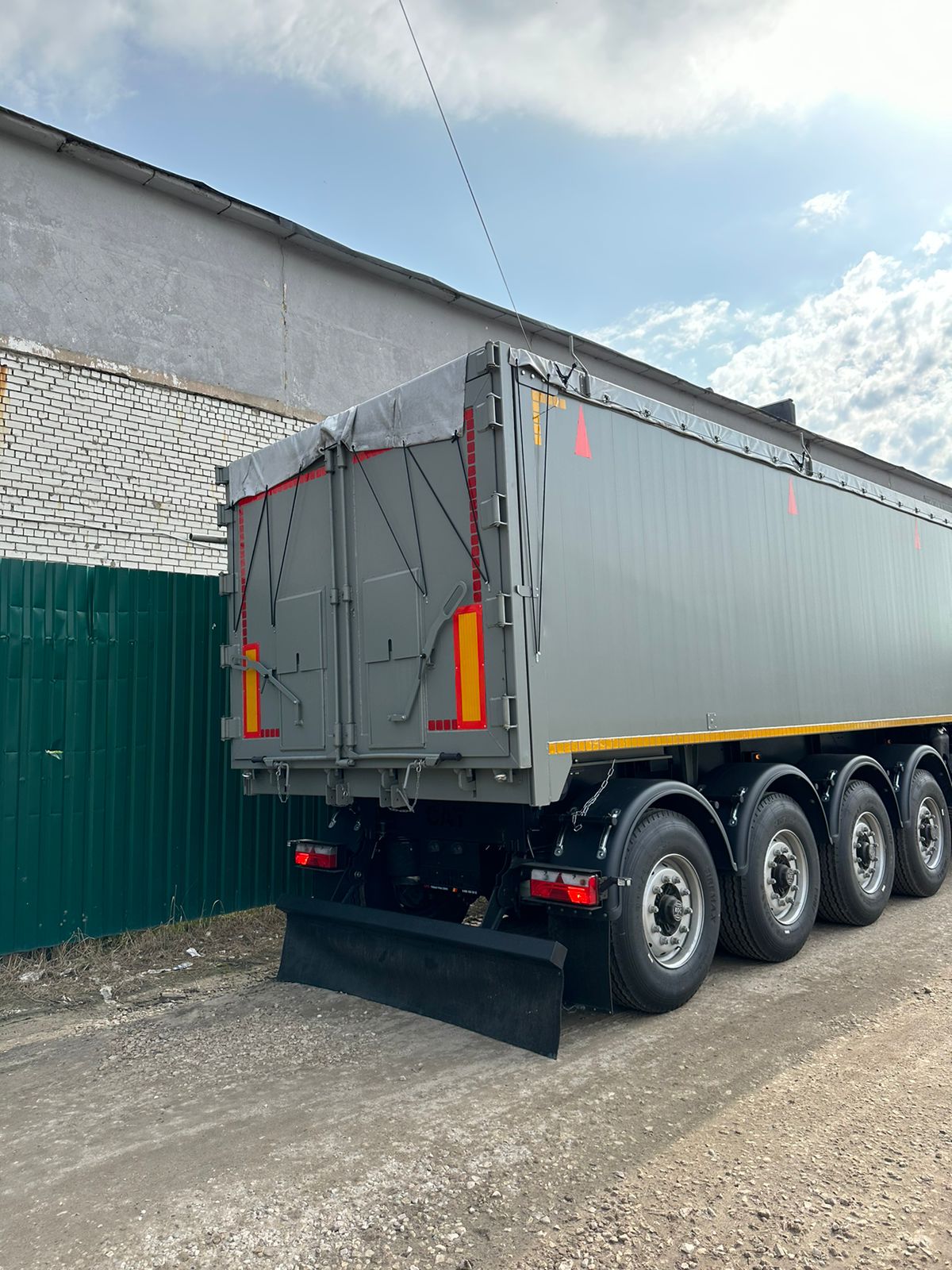 Алюминиевый полуприцеп зерновоз CAT500 55 435 | GoodTruck
